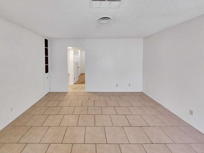 Building Photo - 209 N Alvord St