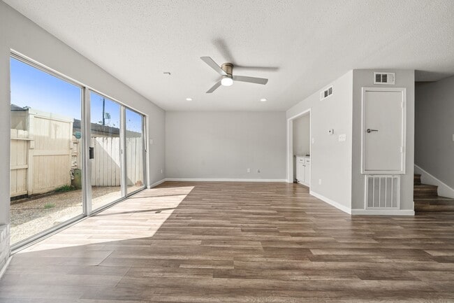 Foto del edificio - 8517 Ariel St