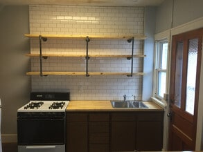 Building Photo - 409 W 7th St Building Photo - 409 W 7th St