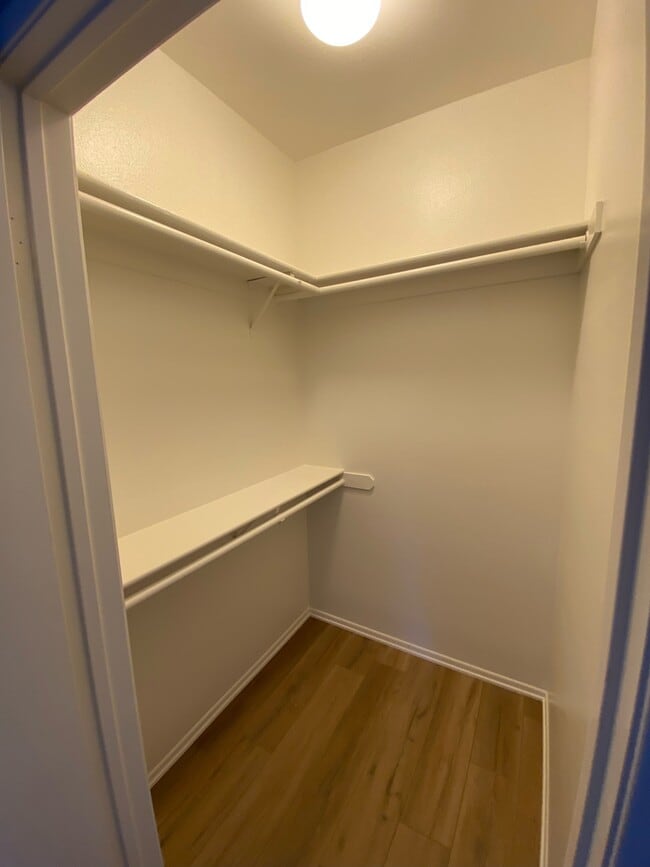 Building Photo - Sherman Oaks Renaissance