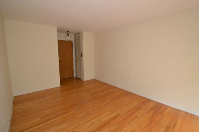 Foto del edificio - 675 W Wrightwood Ave