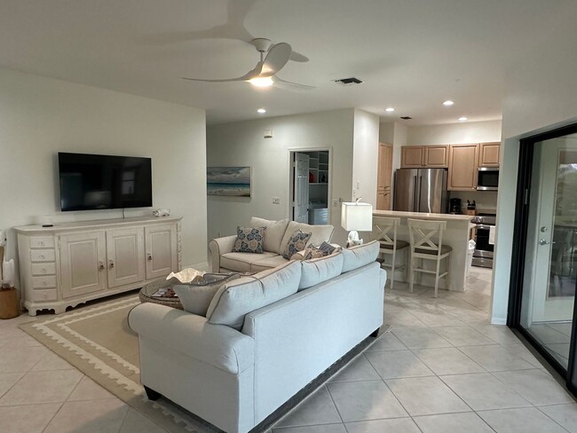 Building Photo - Olde Naples - Furnished Two bedroom/Two ba...