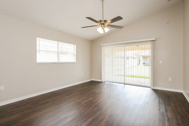 Building Photo - 1167 Sophia Blvd