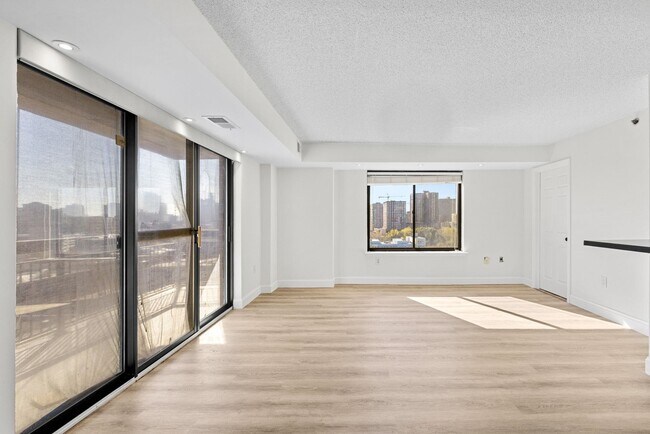 Building Photo - 700 1st St