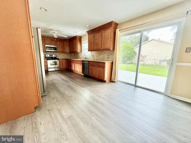 Building Photo - 302 Mimosa Ave