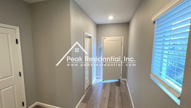 Building Photo - 4 br, 2.5 bath House - 3152 Welton Circle