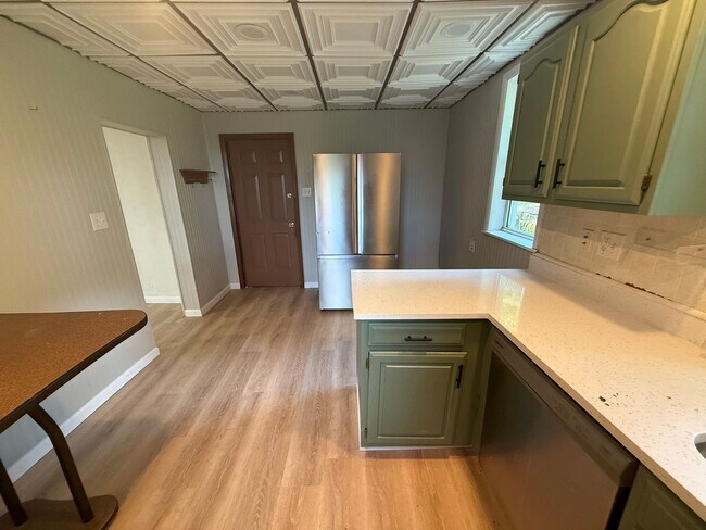 Building Photo - Updated Home - Greenfield