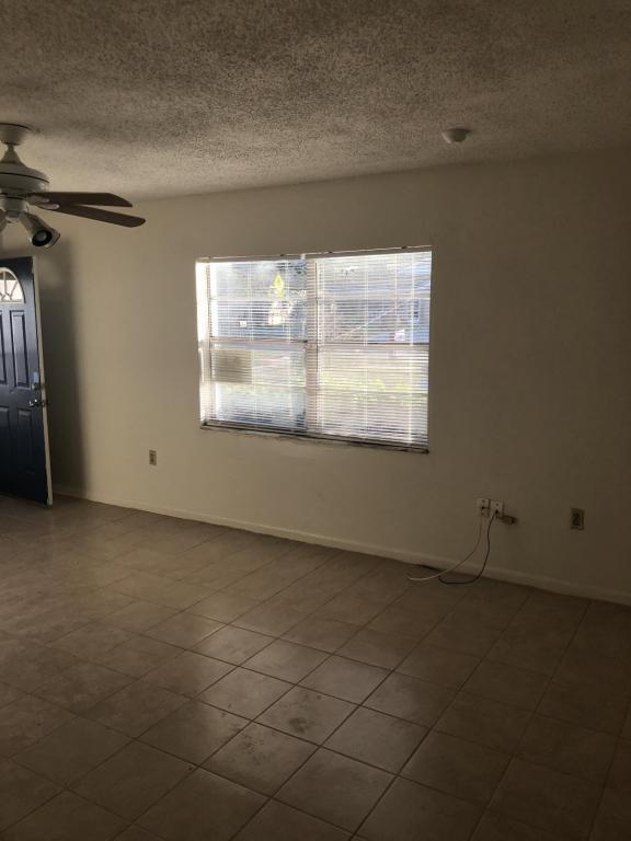 Primary Photo - 1116 N Brunnell Pkwy