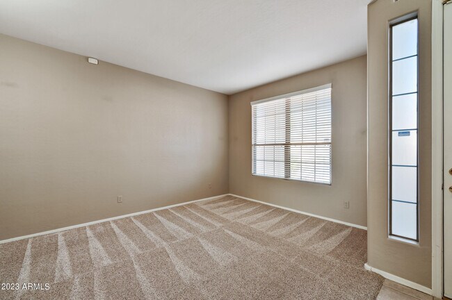 Foto del edificio - 1453 E Saragosa St