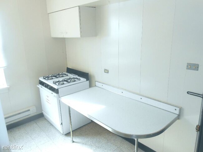 Building Photo - 1 br, 1 bath Apartment - 1313 Oak K3 Unit K3
