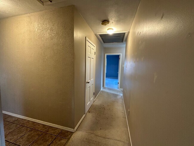 Foto del edificio - Come take a look at this house on the West side of Russellville.