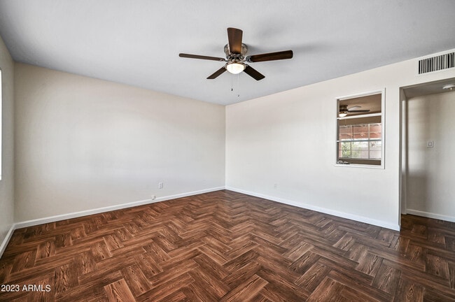 Building Photo - 2419 W Seldon Ln