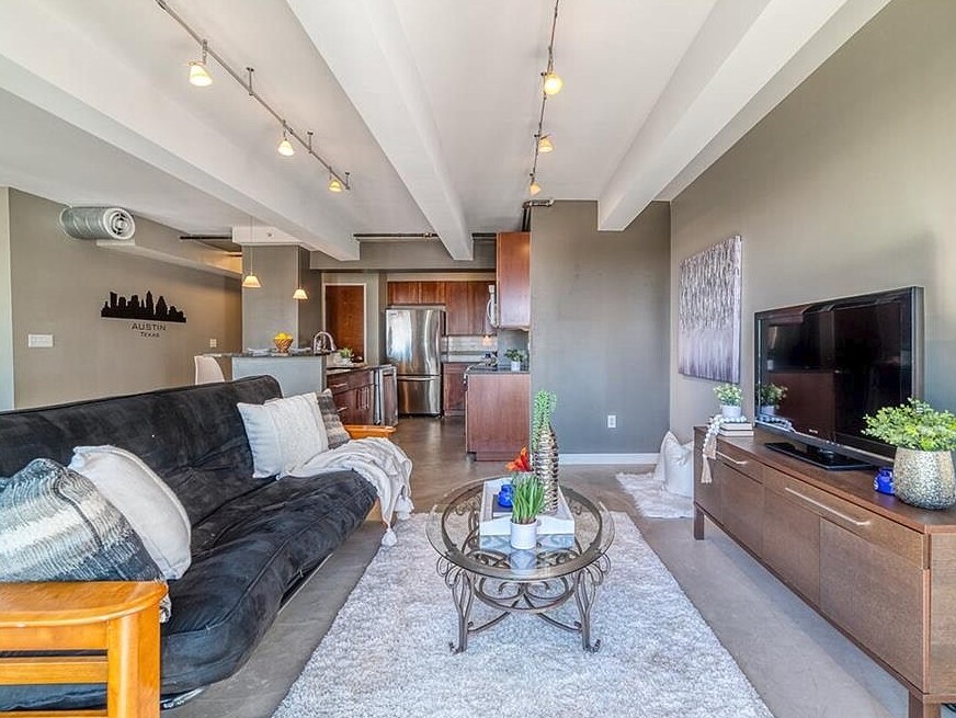 Foto principal - 800 Brazos St