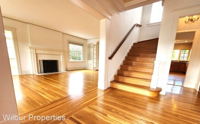 Building Photo - 4 br, 3.5 bath House - 605 Guinda Street