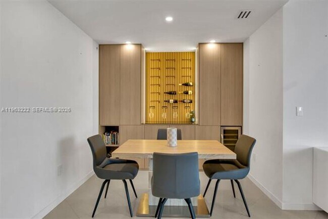 Foto del edificio - 350 S Miami Ave