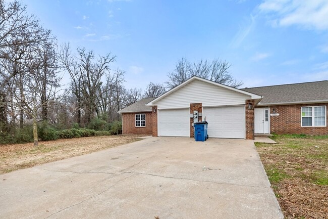 Building Photo - Pioneer Ln Duplex
