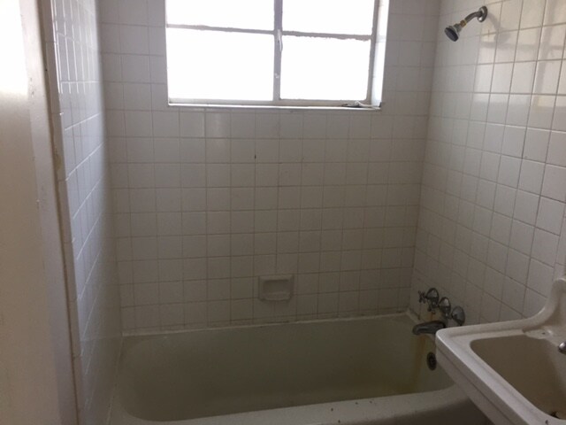 Building Photo - 427 Quincy St