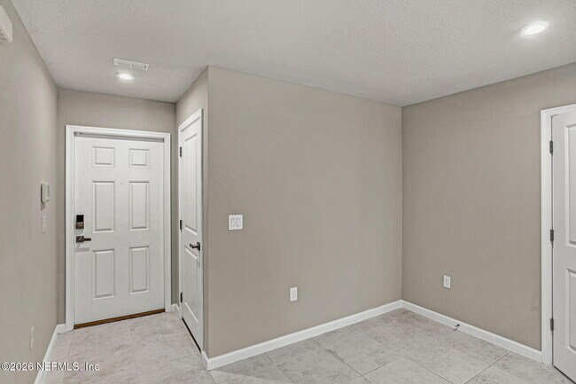 Foto del edificio - 1640 Kinsman Ave