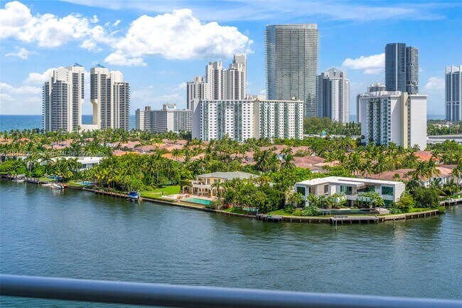 Foto del edificio - 19707 Turnberry Way