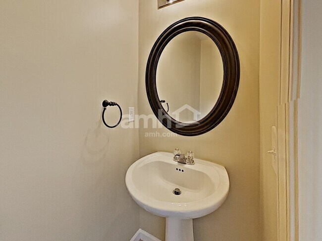 Foto del edificio - 511 Creek Oak Dr