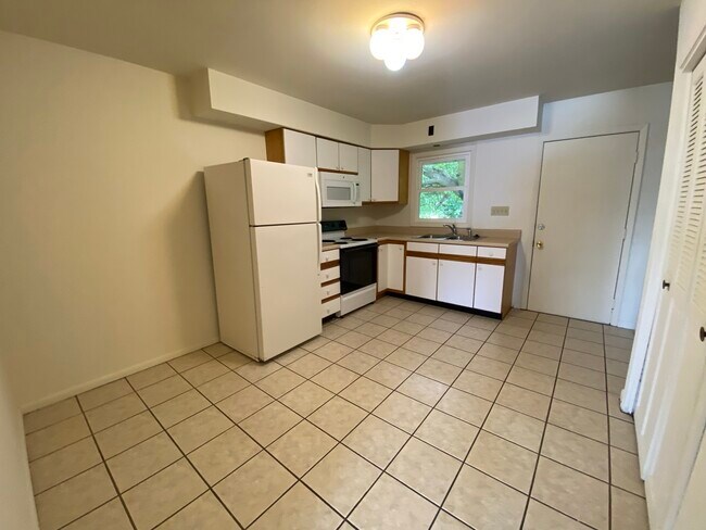 Building Photo - 211 S Pfeffer Rd