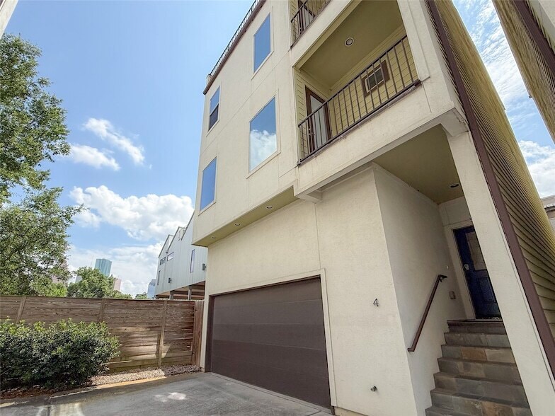 Foto principal - 1005 Bingham St