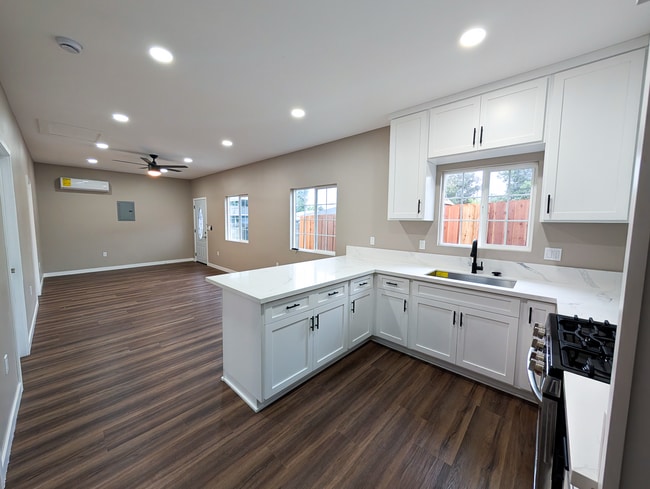 Foto del edificio - 14962 Lambert Rd