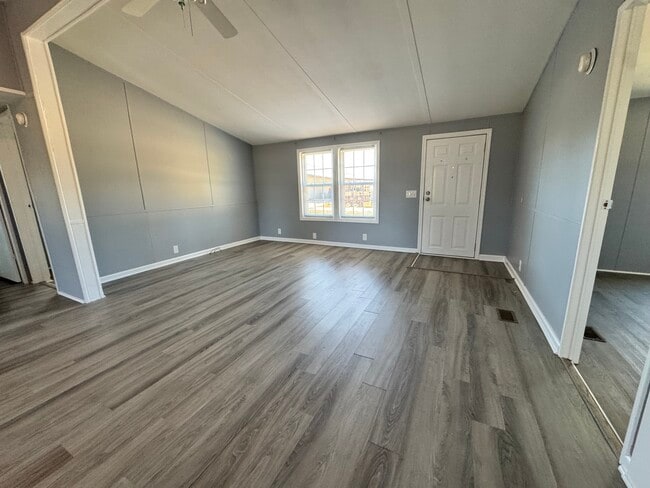 Foto del edificio - 3739 Whispering Pines Dr