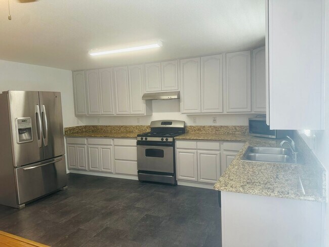Foto del edificio - Spacious 1 Bedroom in Downtown Sacramento Where Convivence Is KEY! CALL Today To Schedule a Showing!