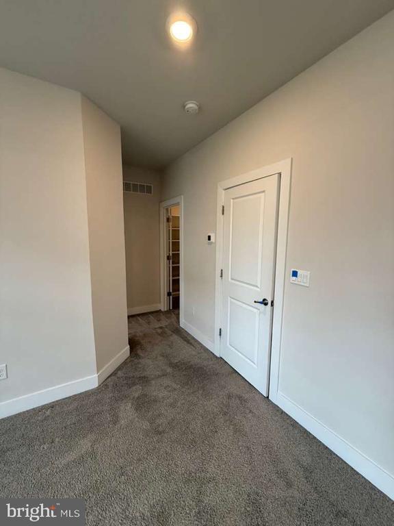 Foto del edificio - 704 Peony Ln