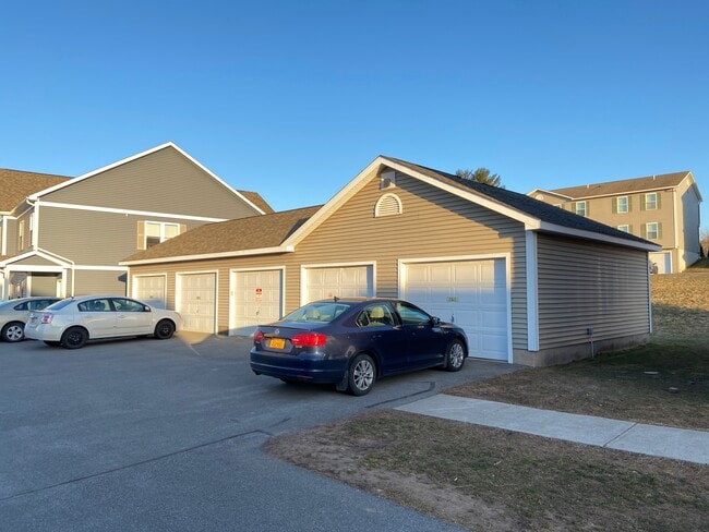 Building Photo - 204 Betsinger Rd