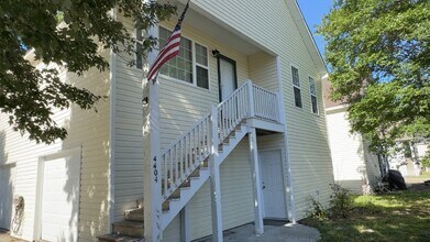 Building Photo - 4404 McClelland Dr