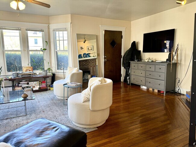 Building Photo - 818 Edgewood Ave