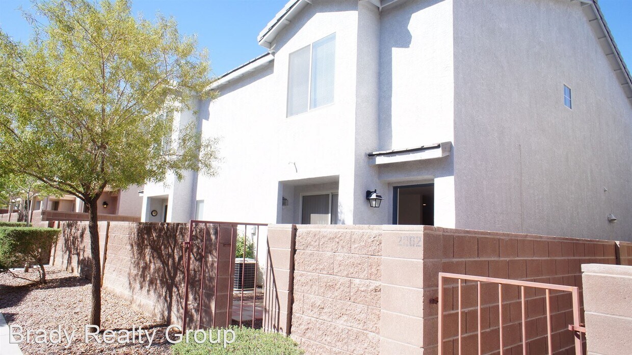 Primary Photo - 2070 William Holden Ct