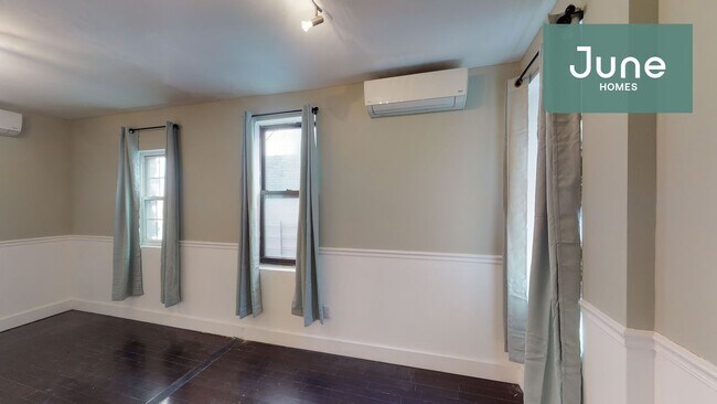 Building Photo - ROOM ONLY in 4-bed/2.0-bath Home