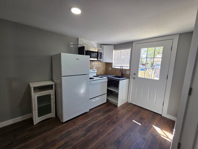 Building Photo - 1120 Rigsby Ave