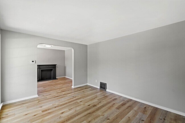 Foto del edificio - STUNNING TWO BEDROOM IN DRAVOSBURG!! COZY ...