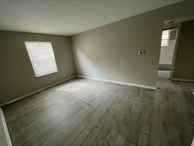 Building Photo - Spacious 2BD near downtown Columbus with parking, W/D hookups & secured access. Updated kitchen, ...