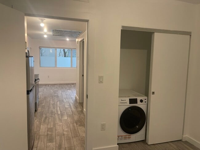 Building Photo - 1035 Euclid Ave