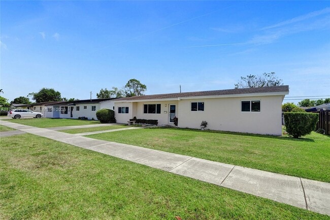 Building Photo - 5811 SW 95th Ct