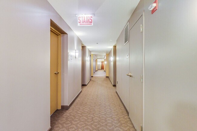 Building Photo - 1235 S Prairie Ave