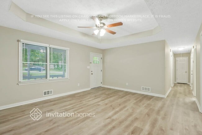 Foto del edificio - 300 E Country Woods Dr