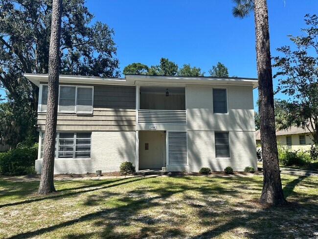 Building Photo - Beautiful 2bd/1bath Duplex