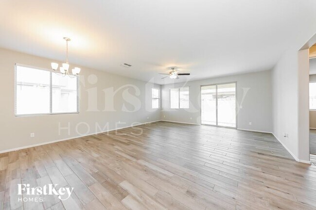Building Photo - 18530 W Robin Ln