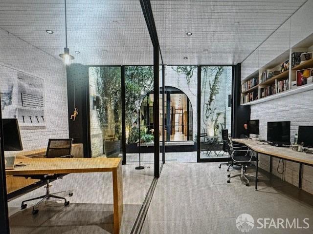 Building Photo - 32 Heron St