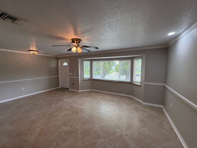 Foto del edificio - Pretty 3/2 Pool Home in Spring Oaks Commun...