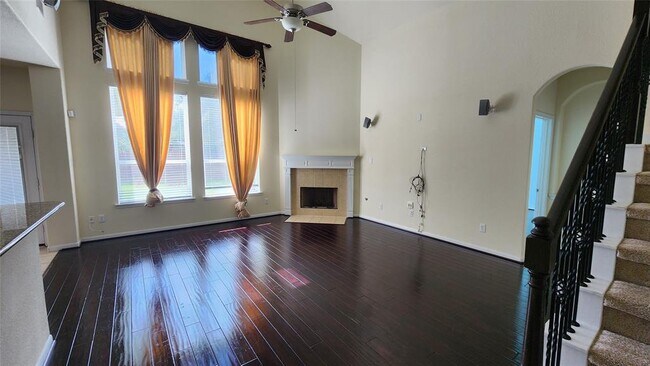 Building Photo - 2318 Nashmor Dr