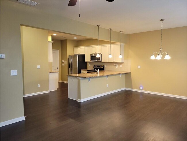 Building Photo - 1525 Landmark Ln