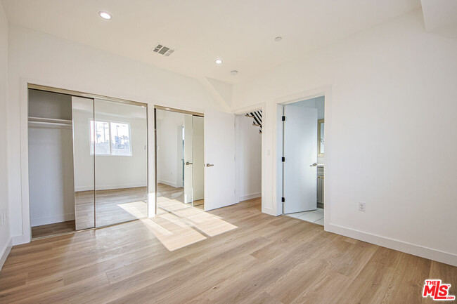 Building Photo - 11443 Hatteras St