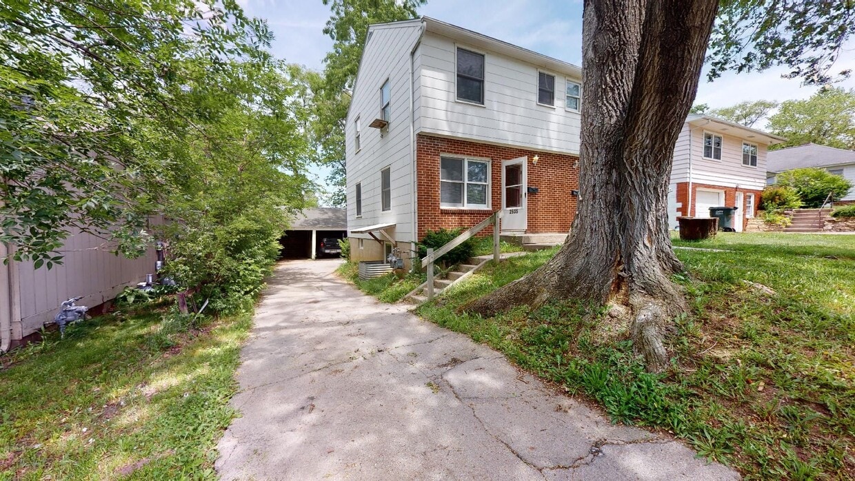 Photo - 2633 Hunt Street